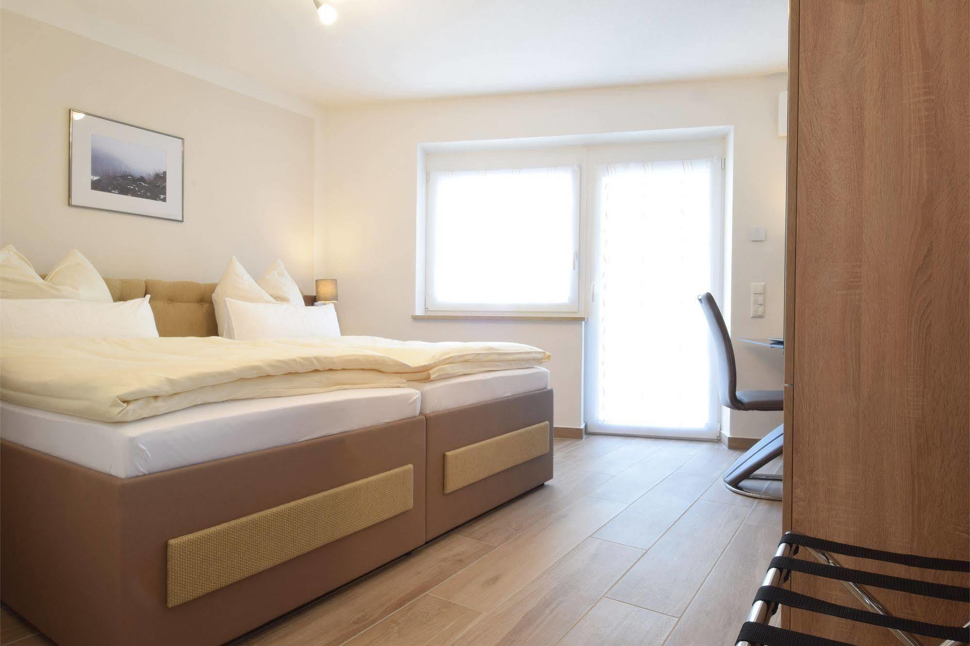 Aparthotel Donaustern Asbach-Bäumenheim Exteriör bild