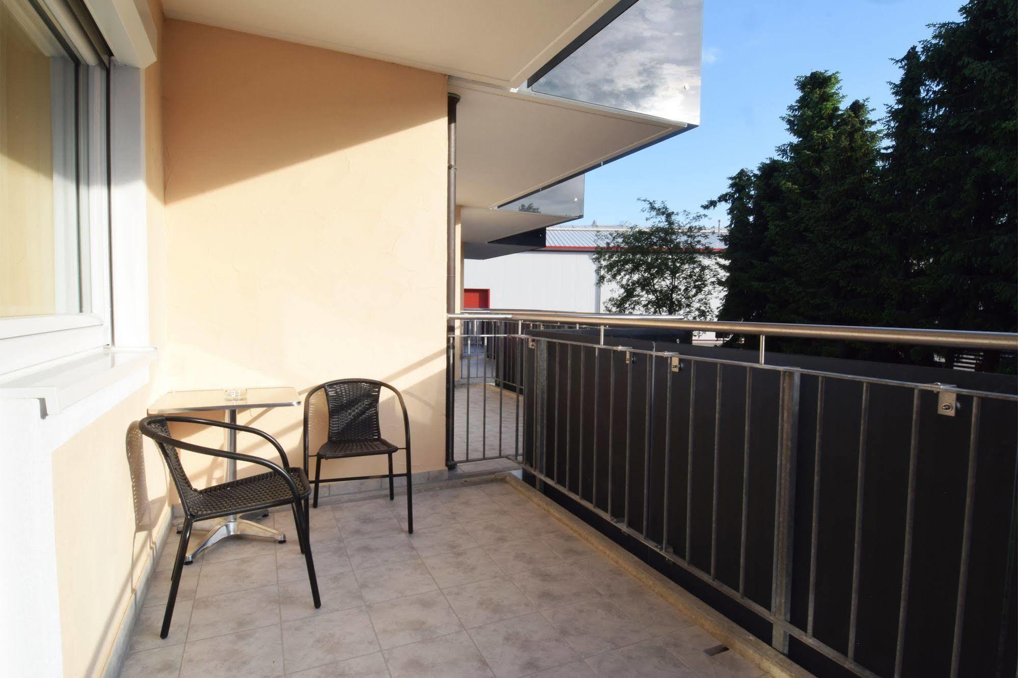 Aparthotel Donaustern Asbach-Bäumenheim Exteriör bild